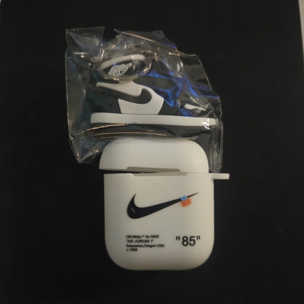 Airpod Case Off White With Black And White Sneaker